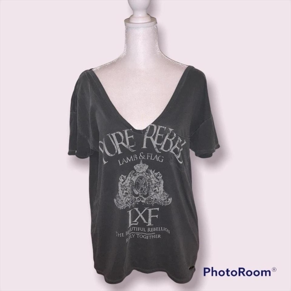 Lamb & Flag Pure Rebel Graphic V-Neck Tee Charcoal Gray XS